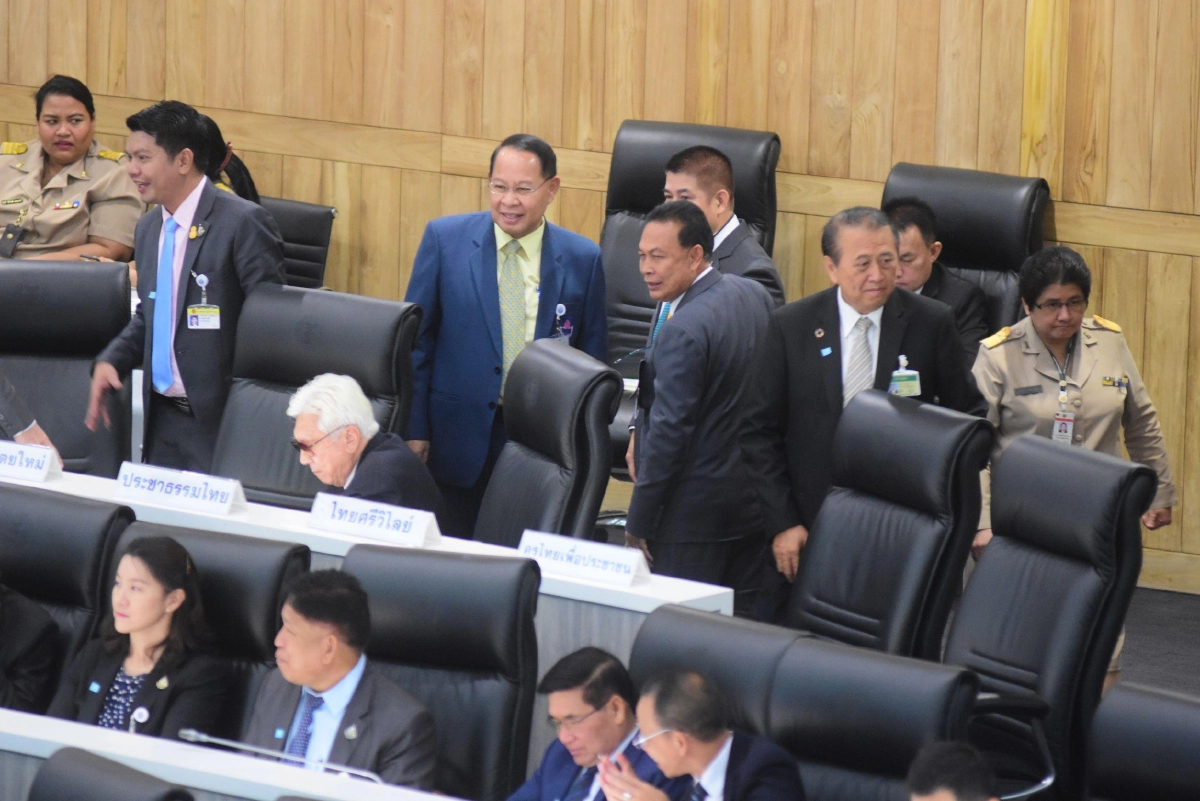 “ชวน” ติงรัฐมนตรีตอบกระทู้ในสภาต้องทำให้เป็นบรรทัดฐาน