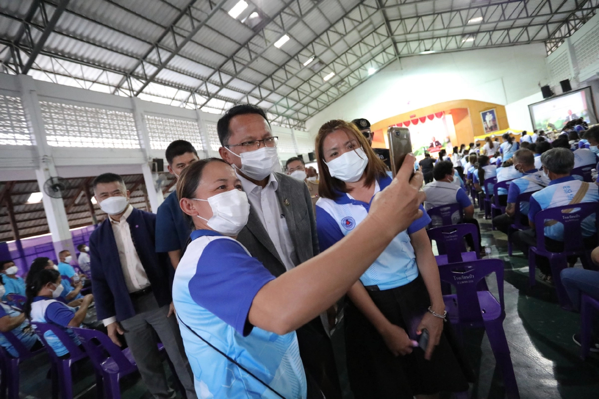 \"รมว.ยุติธรรม\" เดินสาย จ.น่าน ชวนชาวบ้านเป็นแนวร่วมแจ้งเบาะแสคนค้ายา