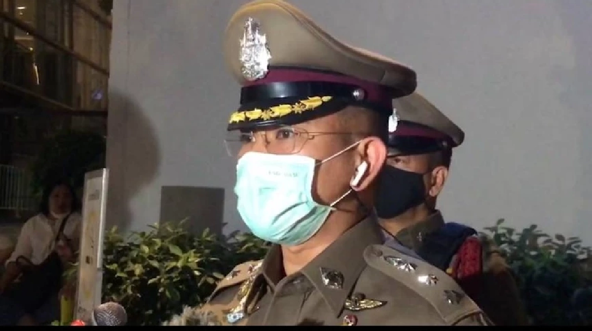 ผกก.ปทุมวัน ลุยเอง "จับผับ" กลางห้างดัง ปล่อยนักดื่ม ซดเหล้า-เบียร์ เกินเวลา