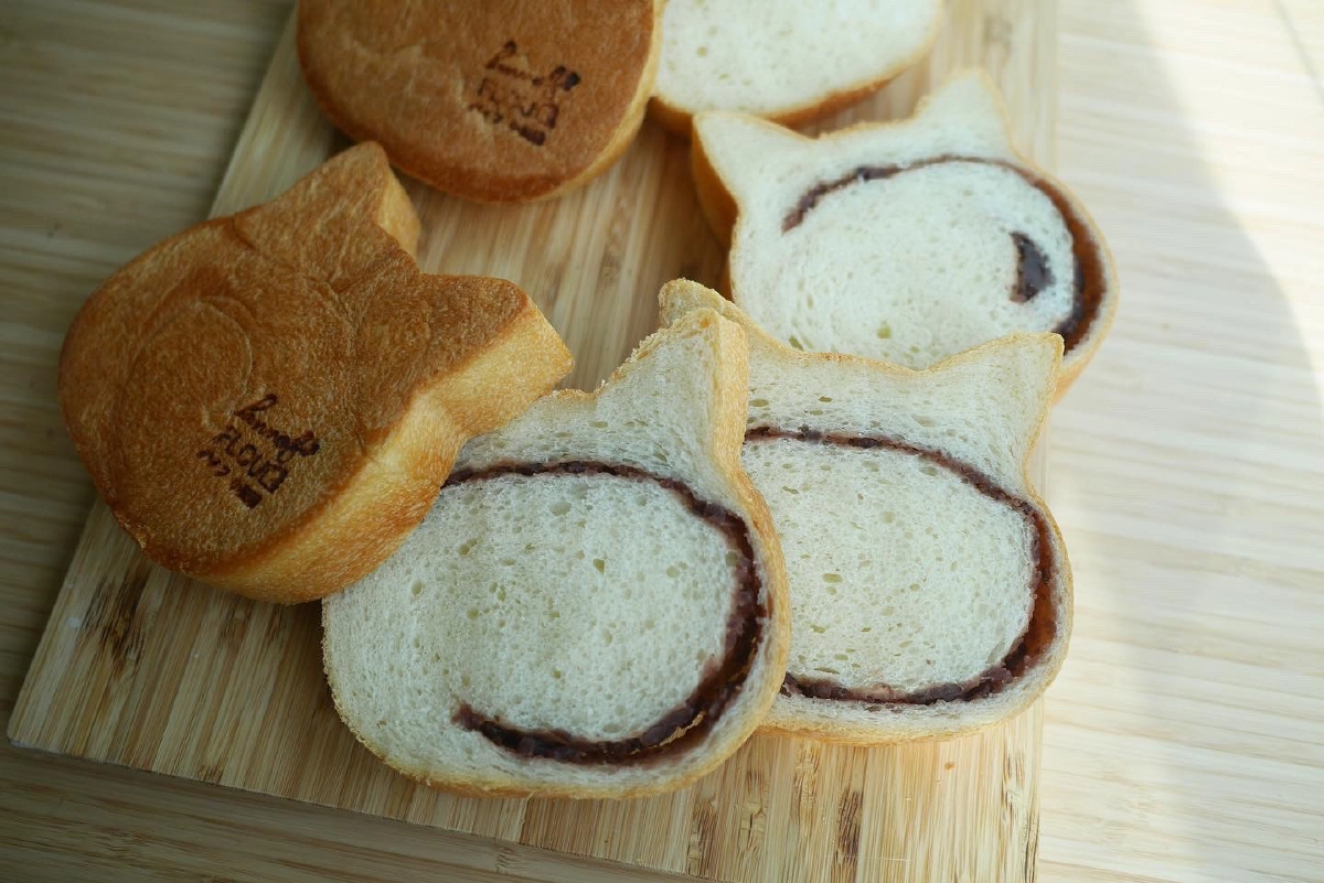 ขนมปังอบสดใหม่ อร่อย-น่ารัก จนทาสแมวต้องกรี๊ด!!!