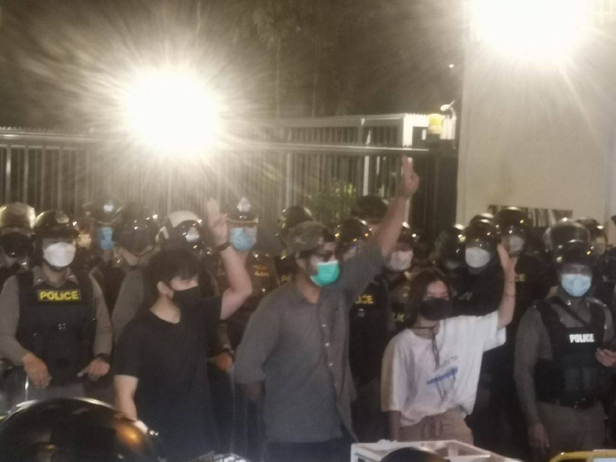 ไทม์ไลน์ “ม็อบ14พฤศจิกา64" จากจุดนัดพบถึงปลายทางที่สถานทูตเยอรมัน