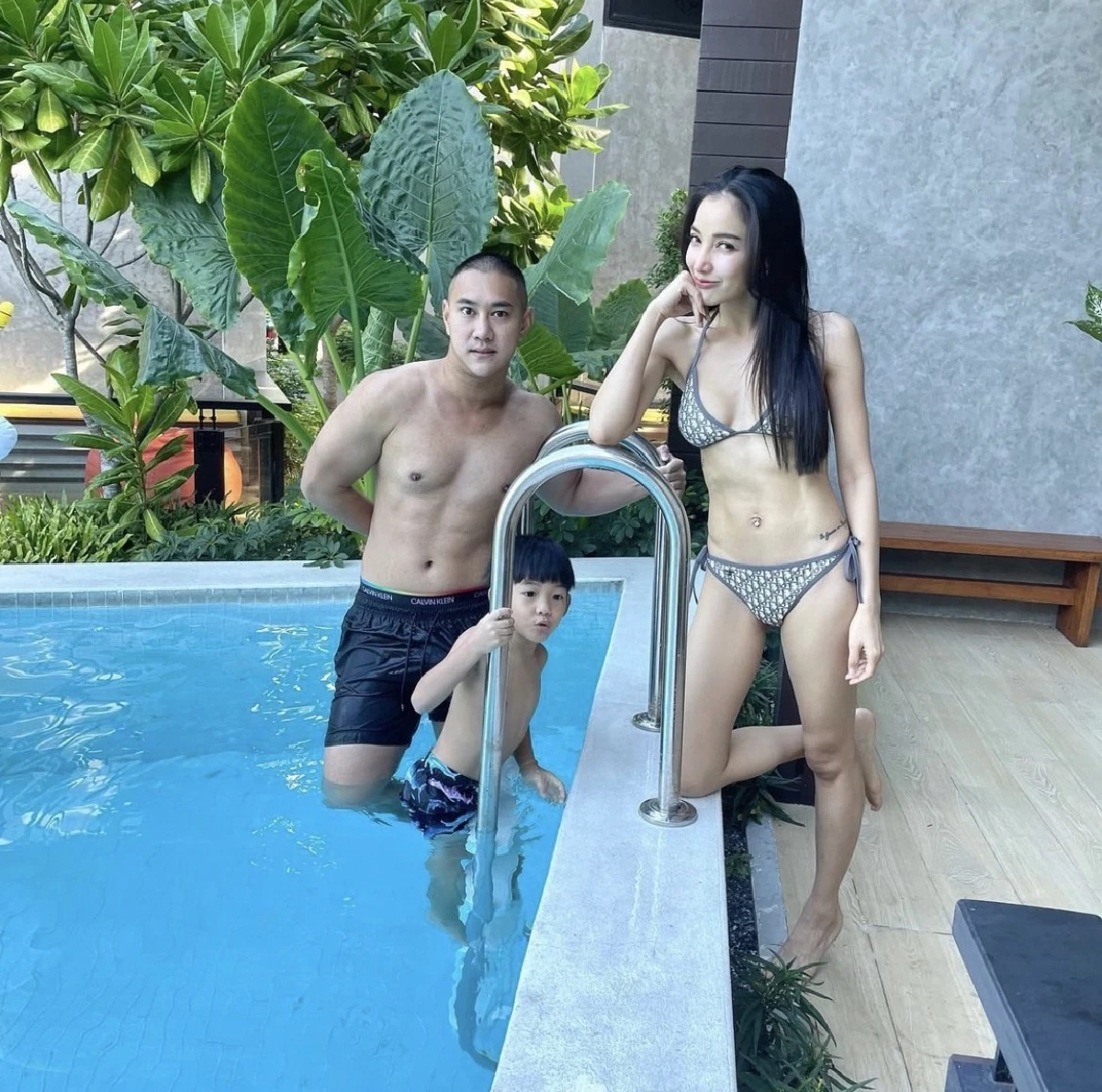 เปิดตัวแซ่บ คุณตำรวจหวานใจ "แพท ณปภา" ใส่ชุดว่ายน้ำ ขอเป็นแฟนพี่ละกัน