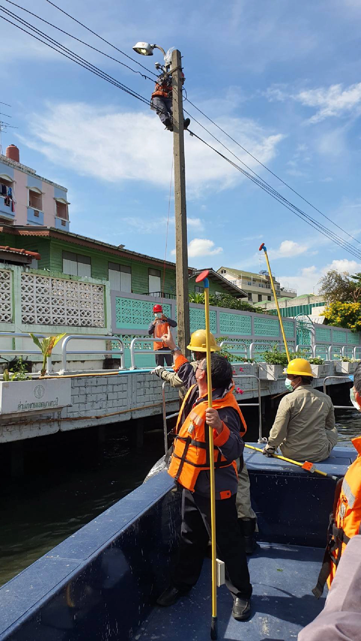 MEA ลงพื้นที่ตรวจสอบระบบไฟฟ้าท่าเรือริมคลองแสนแสบ
