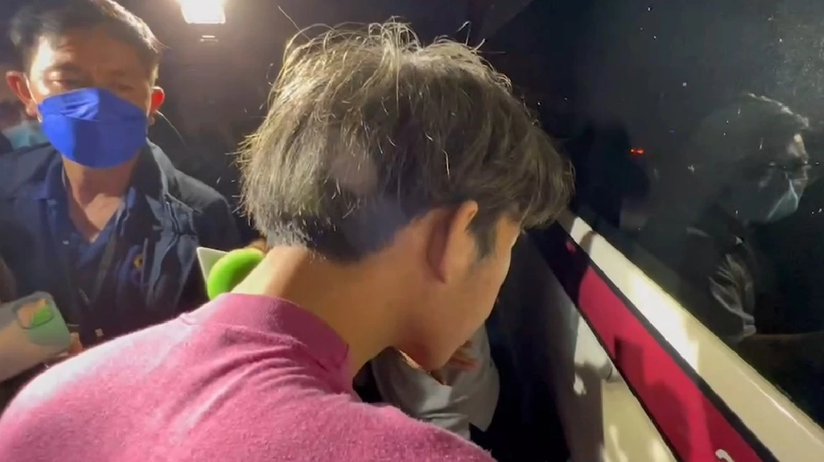 เพื่อนชาย ยืนเกาะกระจกร้องไห้ เอ่ยคำลา "สาว ม.5 พ่ายรัก" เป็นครั้งสุดท้าย