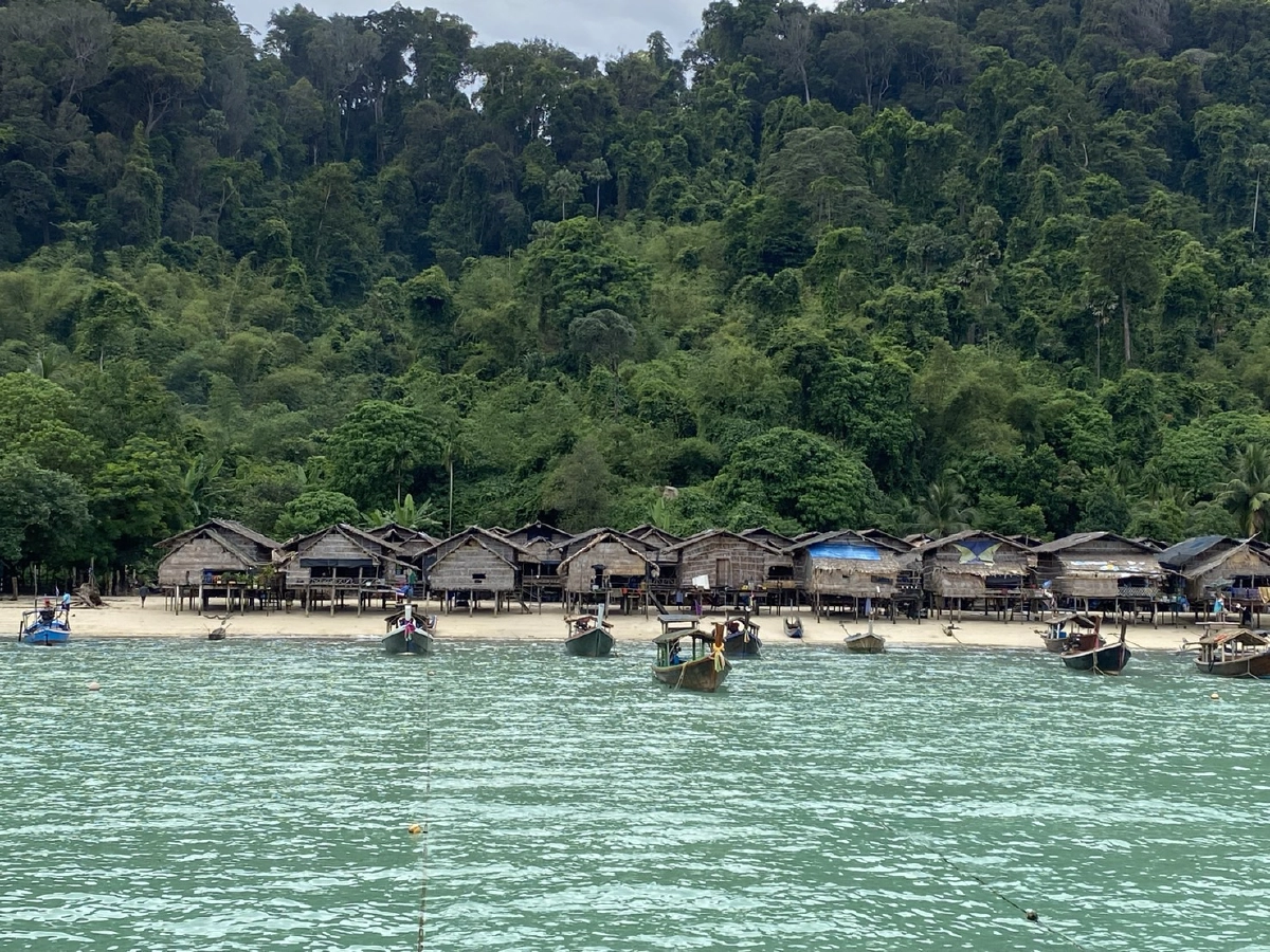 ฉีดครบ 2 เข็ม "ชาวมอแกน" หมู่เกาะสุรินทร์ เตรียมรับนักท่องเที่ยว 1 ธันวาคมนี้