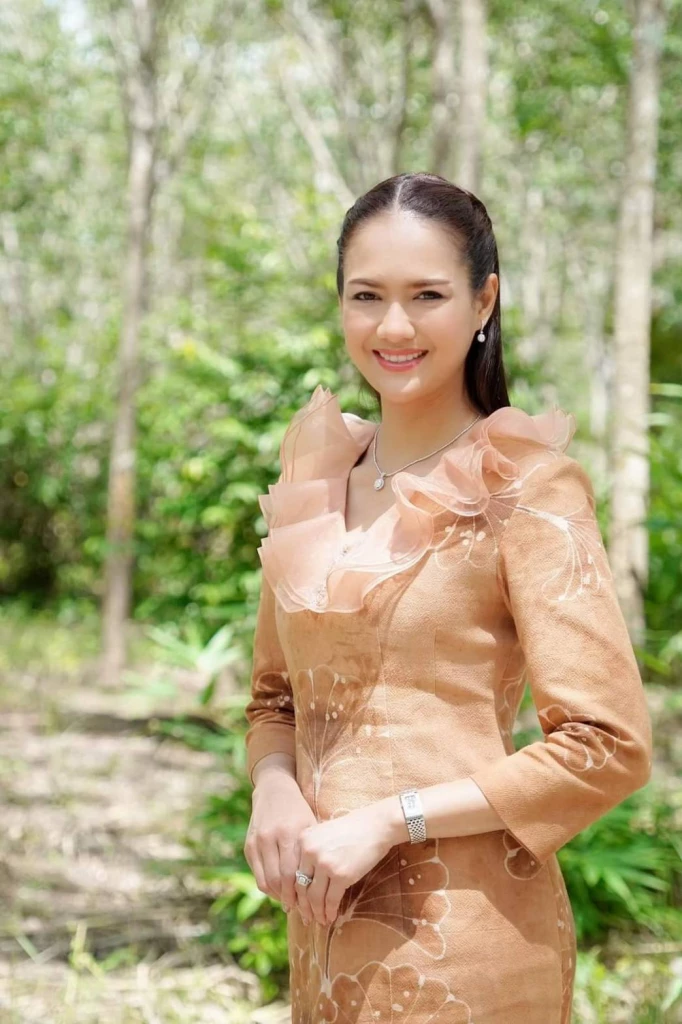 เปิดวาร์ป"คุณน้ำหอม".. คนสวยสงขลา ลงชิงชัยศึกเลือกตั้งซ่อม ส.ส.