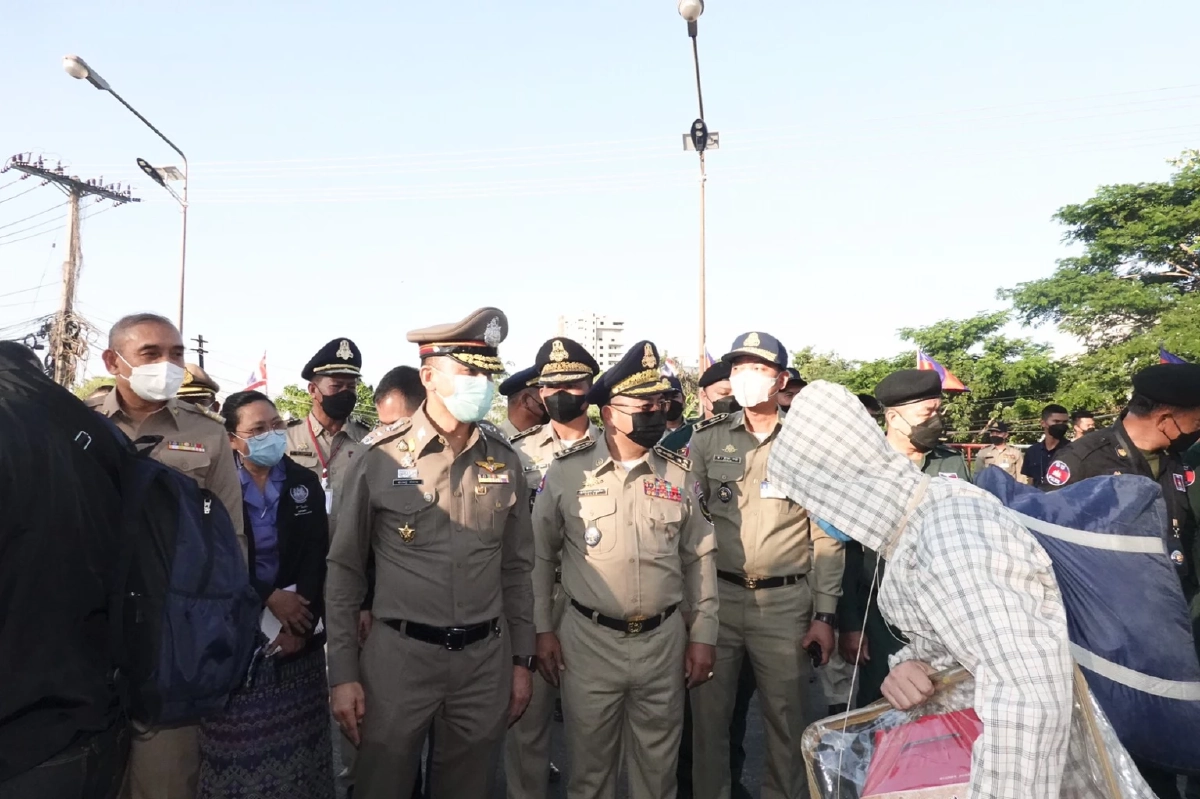 " บิ๊กโจ๊ก"  รับคนไทย 144 คน ที่ "ถูกหลอก" ไปทำงานและ ค้ามนุษย์ในกัมพูชา