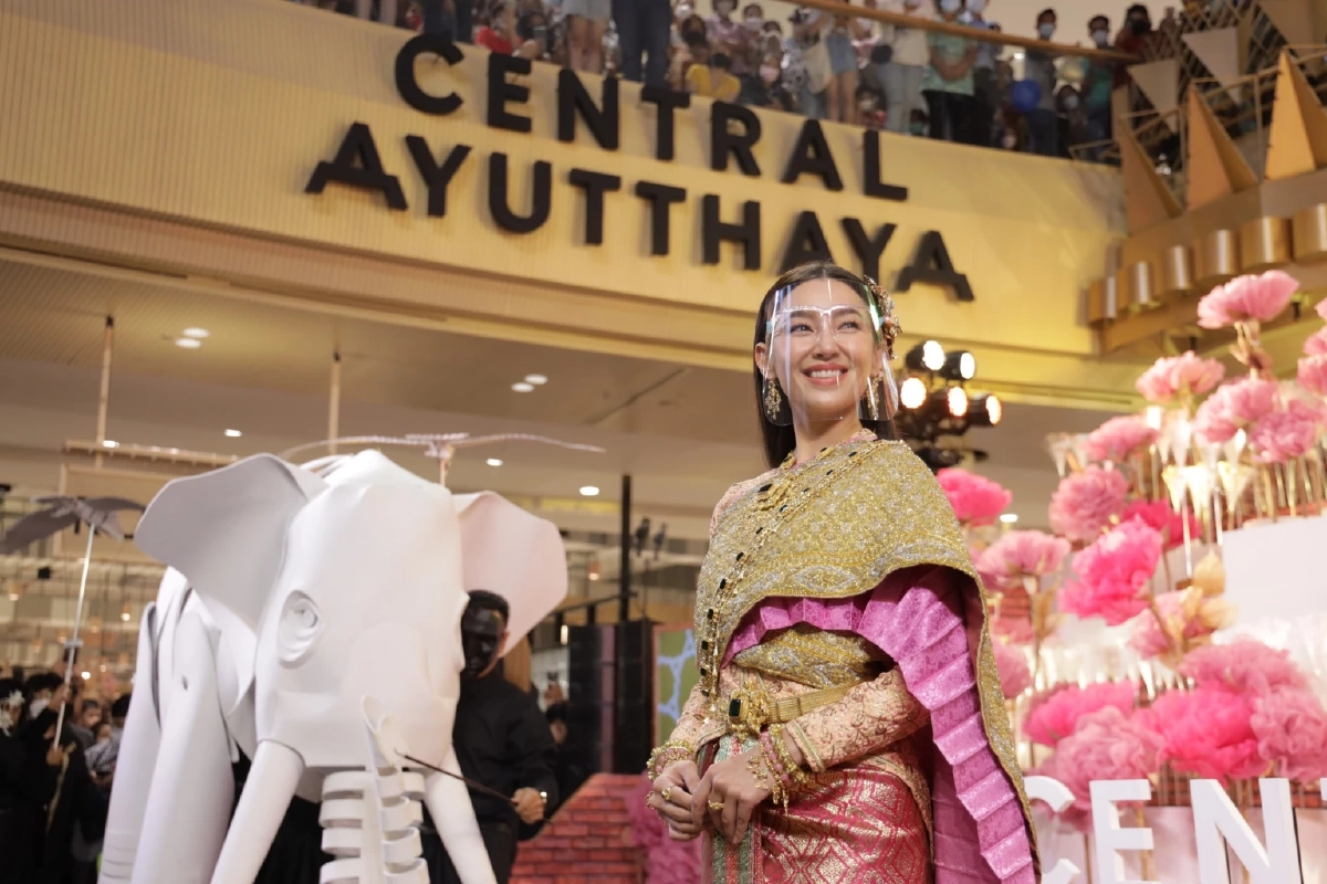 แม่นาย "เบลล่า" ร่วมงานเปิด “เซ็นทรัล อยุธยา” ตระการตา  ชูความเรืองรองมรดกโลก