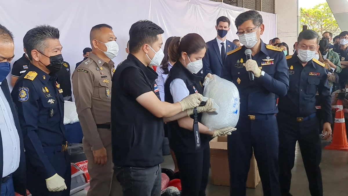 "กรมศุลฯ ยึด "ไอซ์" 193.5 กก. ซุกกระสอบทราย จ่อส่ง "ออสเตรเลีย" ค่า116 ล้านบาท