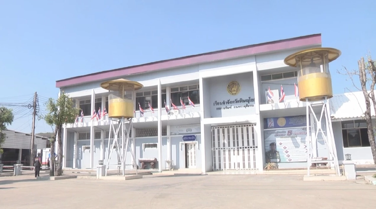 "รถพระราชทาน" ตรวจโควิด เก็บตัวอย่างผู้ต้องขัง และ จนท.เรือนจำพิษณุโลก