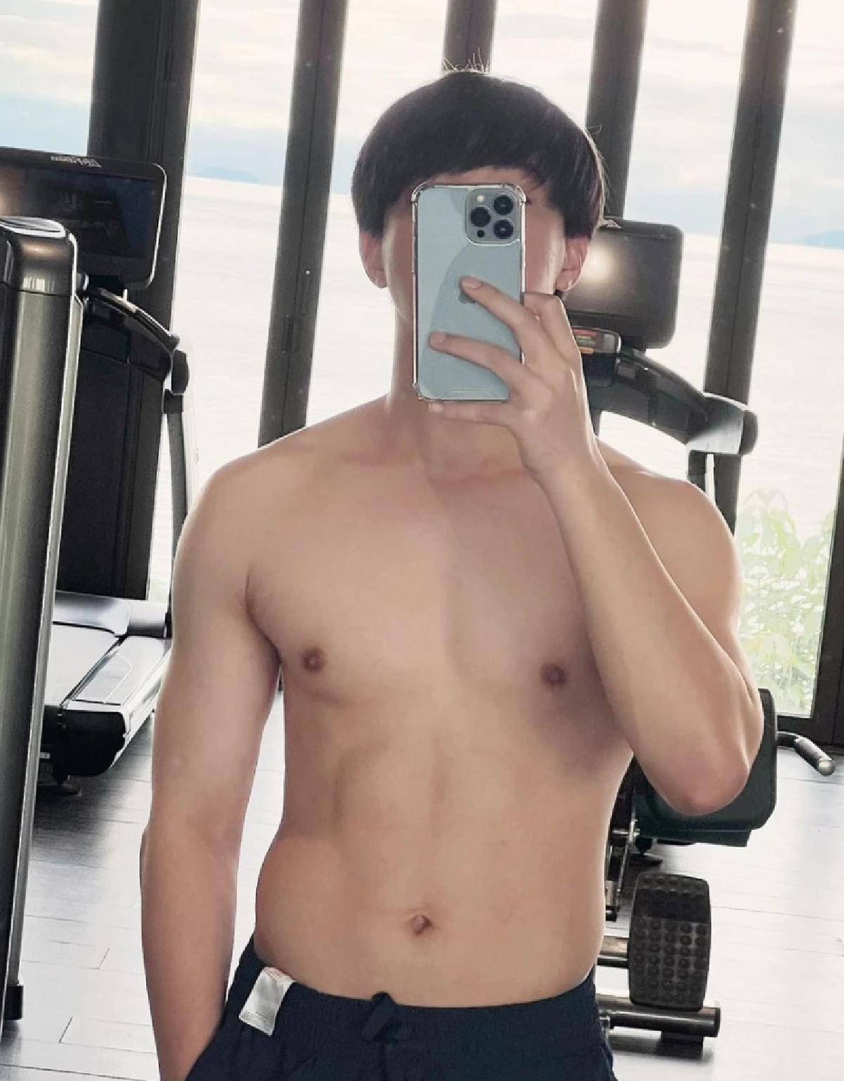 ทำสมุยไฟลุก "ริท เรืองฤทธิ์" ไปทะเลทำใจหลายคนเซ อวดกล้ามเป็นมัด แน่นมาก