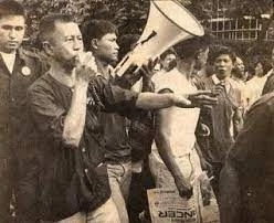 พล.ต.จำลอง ศรีเมือง 