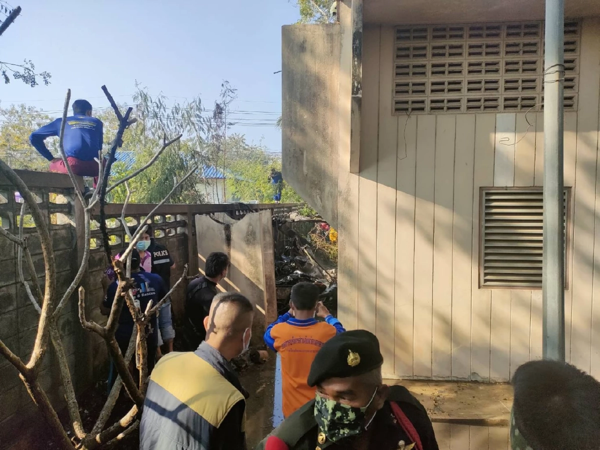 นาที "เฮลิคอปเตอร์" ฝึกบินตก ชาวบ้านบันทึกเหตุการณ์ไว้ได้ (มีคลิป)