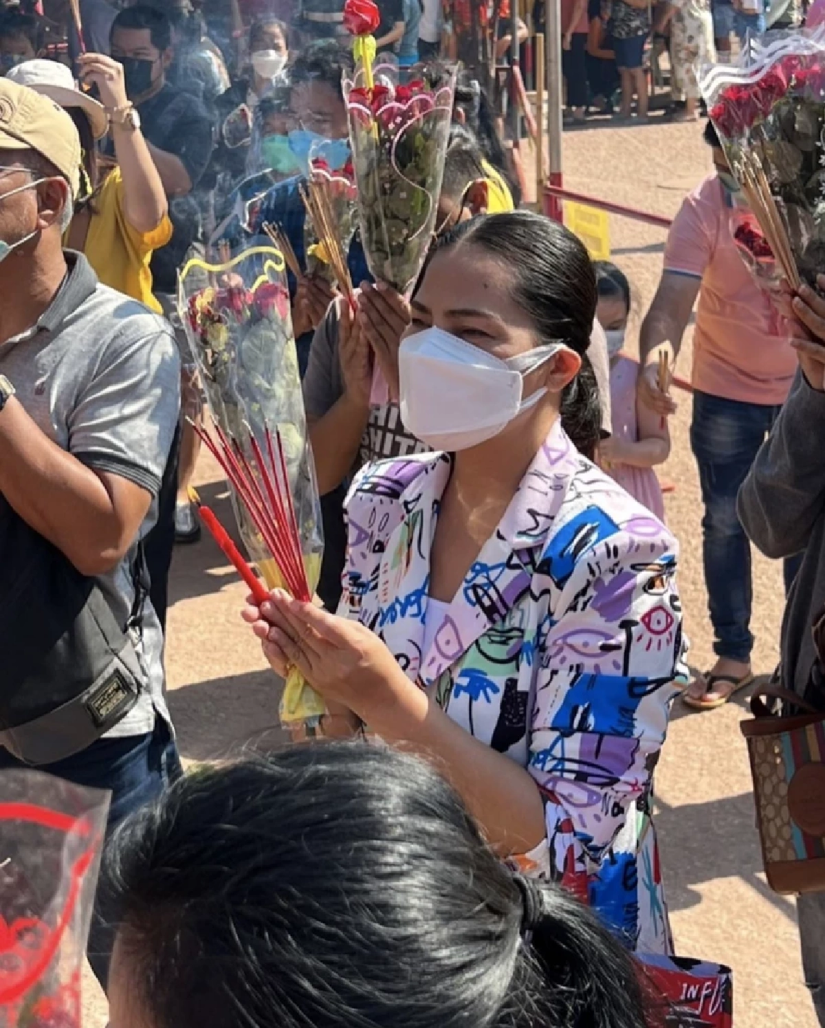 "สุนารี ราชสีมา" ไปวัดจุฬามณี ไหว้"ท้าวเวสสุวรรณ" ชาวเน็ตขอเลข 30/12/64