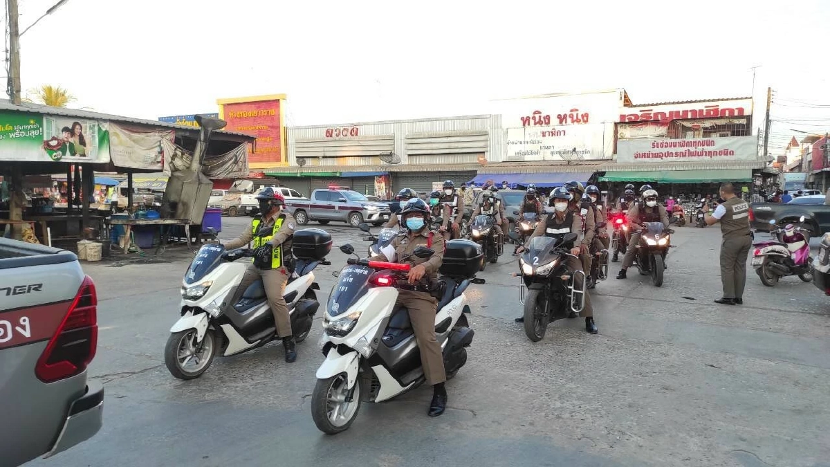 อุ่นใจ "ส่งท้ายปีเก่า" ต้อนรับปีใหม่ ตร. และนักศึกษา ช่วยดูแล บริการประชาชน