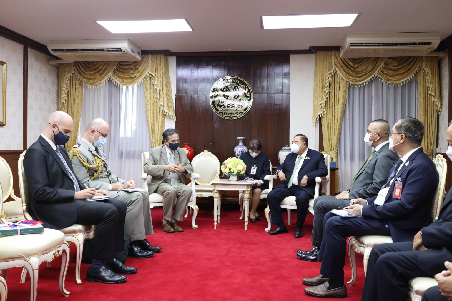 บิ๊กป้อมสุดปลื้มต้อนรับทูตฝรั่งเศส เผยเตรียมบริจาควัคซีนให้ไทย 4 แสนโดส