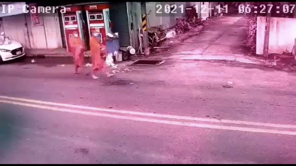 นาที.. "ระเบิด" เคราะห์ดี ชุด รปภ.พระ ไม่มีใครเจ็บ หรือเสียชีวิต (คลิป)