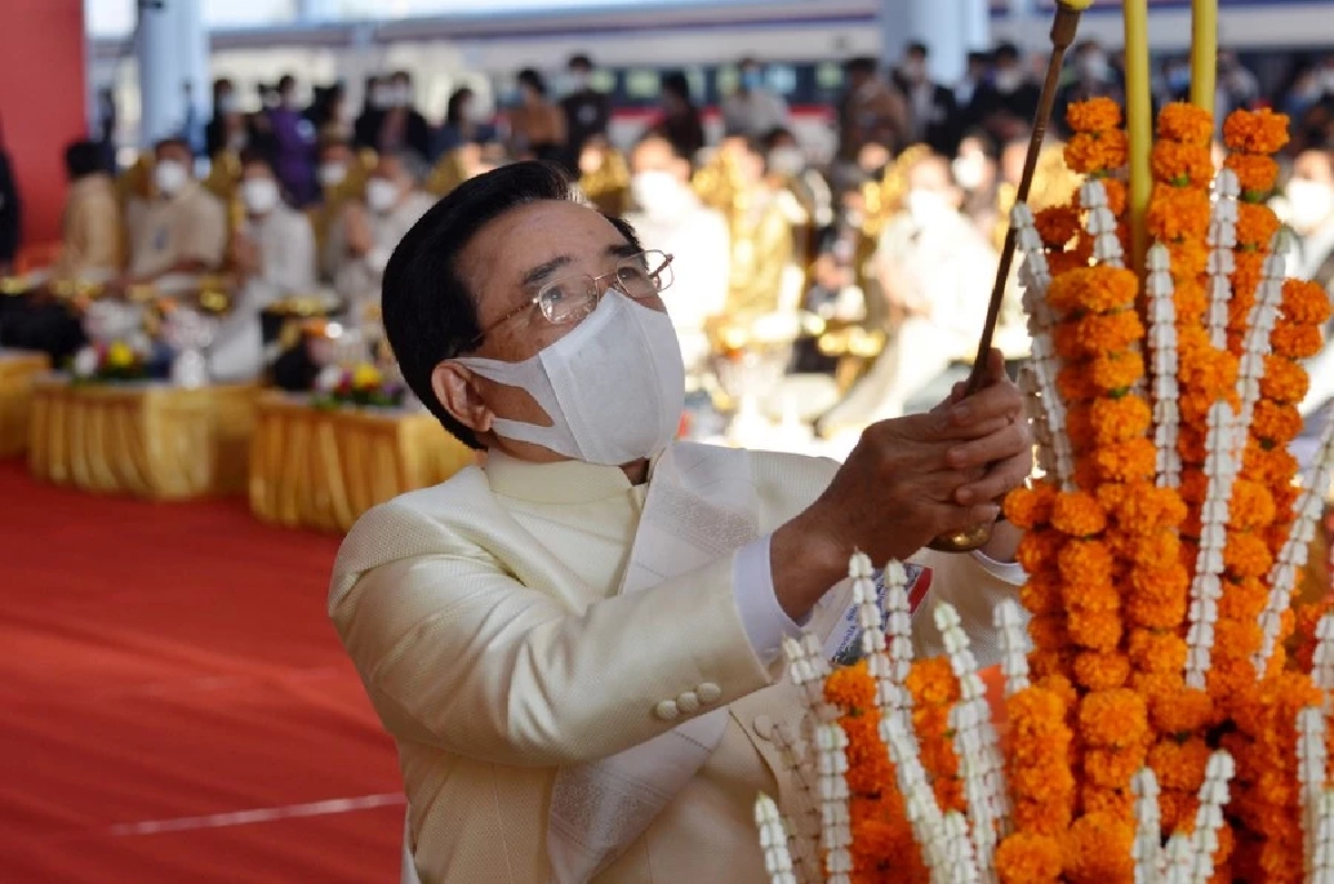 "รถไฟจีนลาว" ขบวนแรกออกเดินทางแล้ว สิ้นสุดการรอคอยมานานหลายทศวรรษ (คลิป)