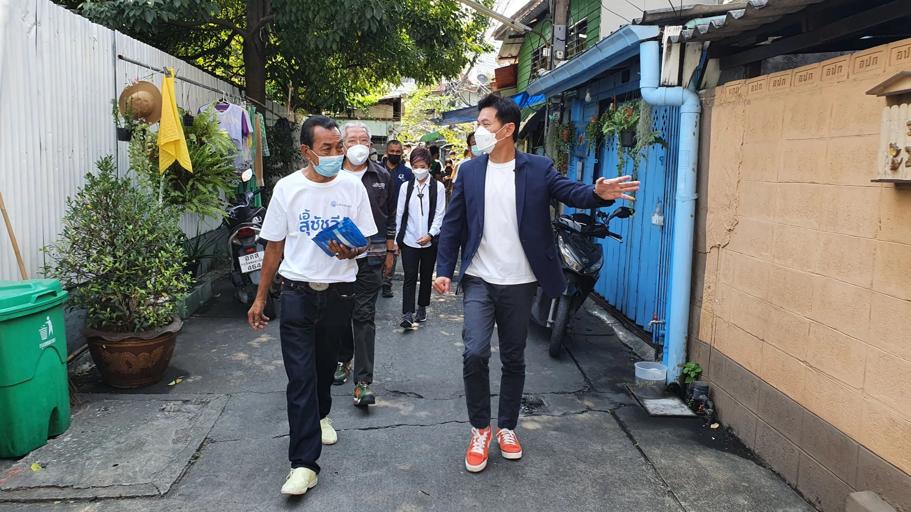 “ดร.สุชัชวีร์” บุกบางรัก ขอฟื้นคุณภาพการศึกษากทม. เร่งคืนพื้นที่สาธารณะ