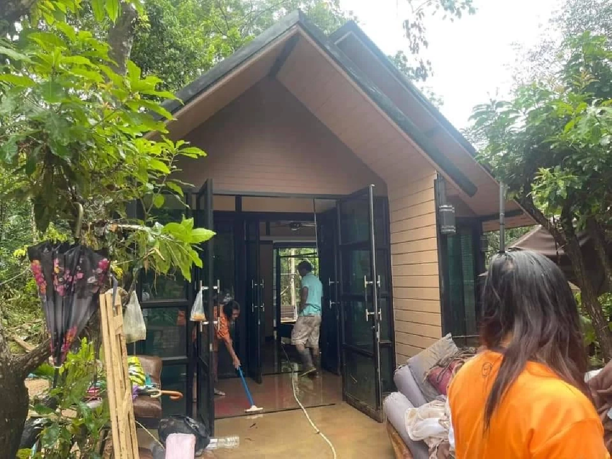 เล่านาทีหนีตาย "เอกชัย ศรีวิชัย" เกือบไม่รอด ถูกน้ำป่าซัดถล่มบ้าน-รถ พังยับ