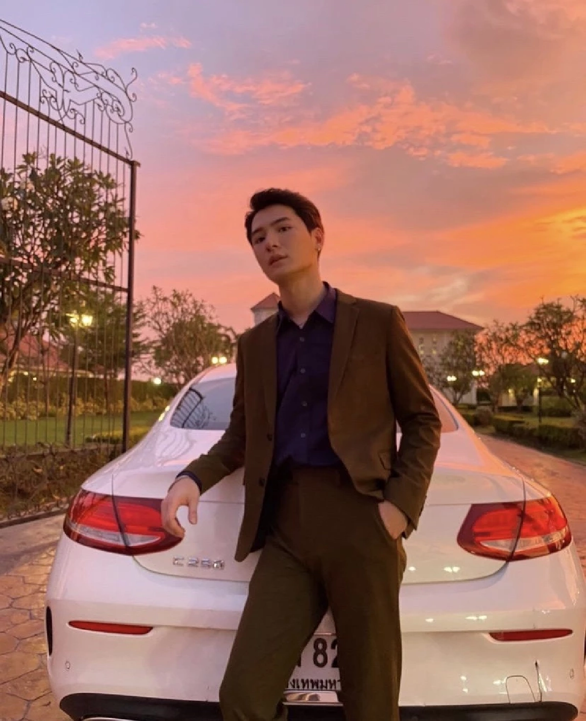 ส่องเลขเด็ด "คริส พีรวัส" หลังรถคว่ำแต่รอดตายปาฏิหาริย์