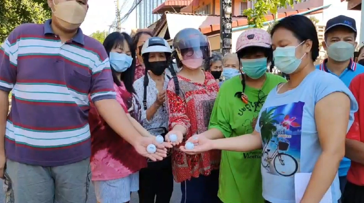 ชาวบ้านสุดทน  "ลูกกอล์ฟ" ลอยตกใส่หลังคาบ้านทะลุ ห่วงคนแก่ เด็กเกิดอันตราย