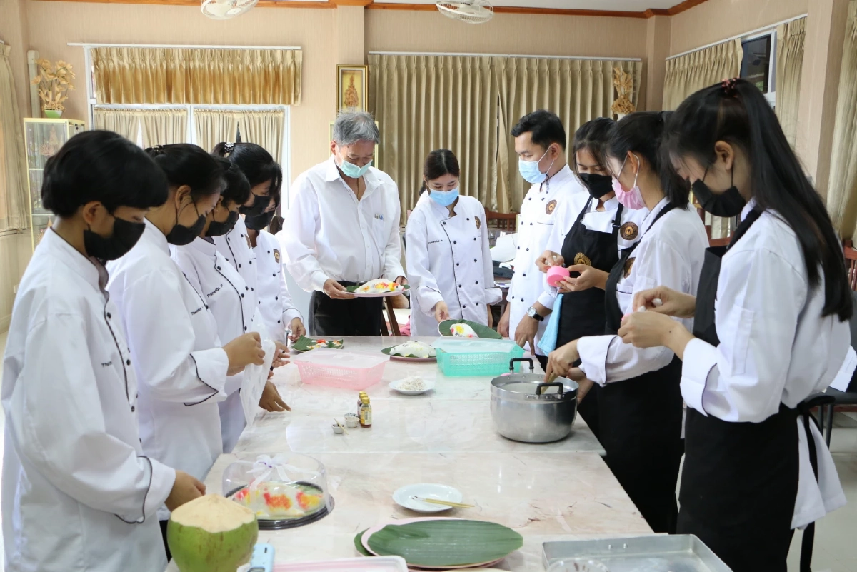 สนับสนุน นักศึกษา ส่ง "ปลาคราฟ" มงคล มอบความสุขวันปีใหม่