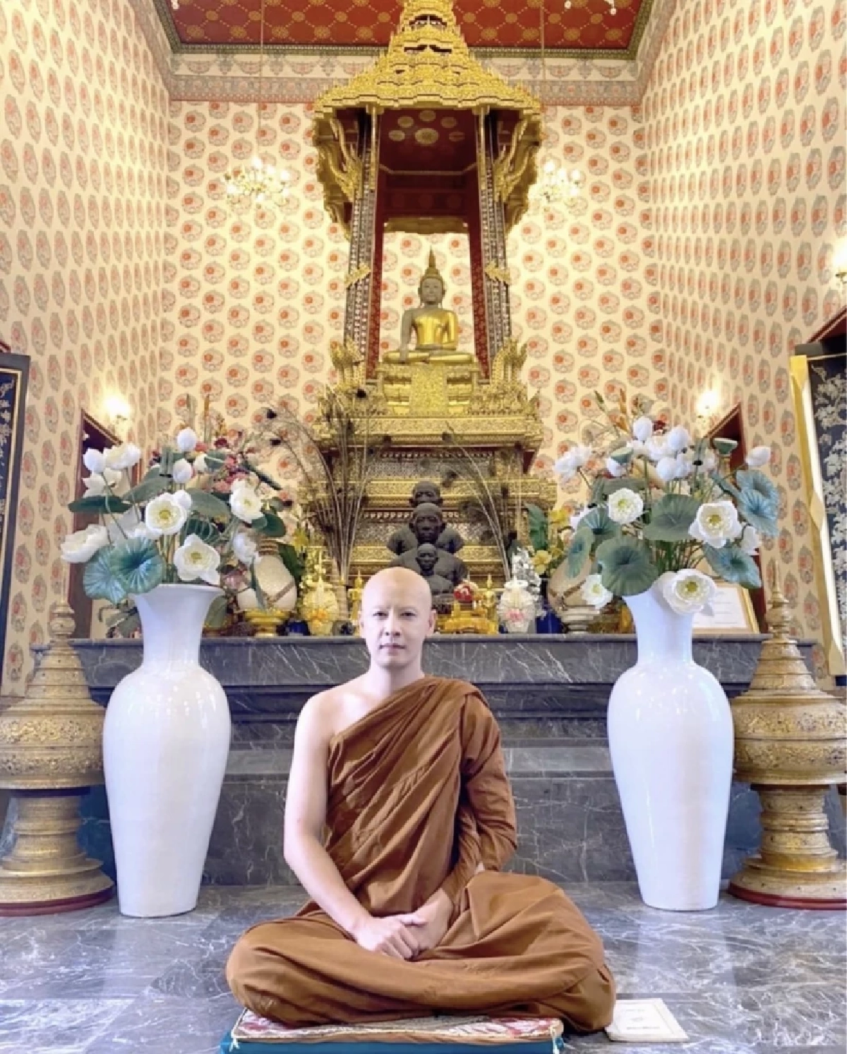 "ออย ธนา" โพสต์ภาพบวช ชาวเน็ตถามบวชจริงหรือบวชทิพย์ โปรโมทอะไรอีกหรือเปล่า