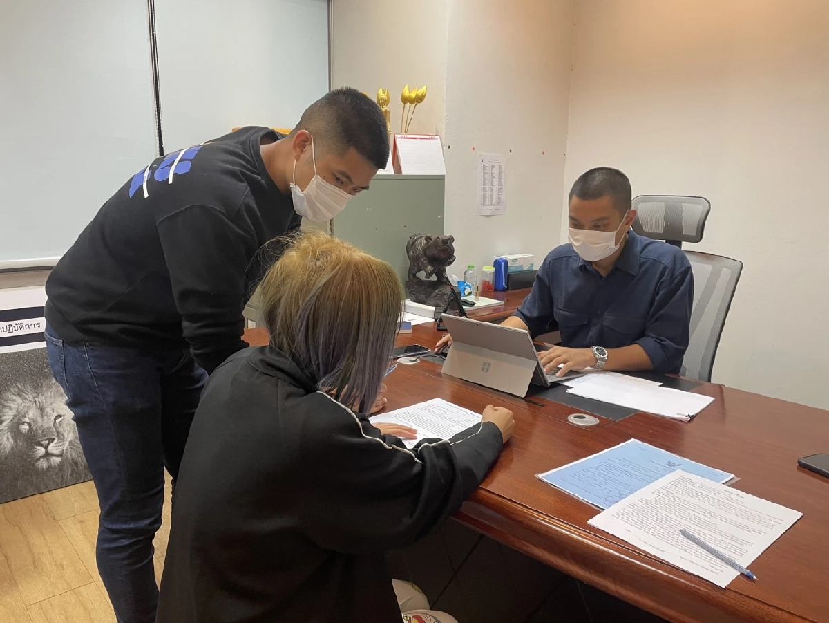 รวบ"สาวแสบ"ปลอมสลิปโอนเงิน ตุ๋นแมสเซนเจอร์ เสียหายร่วมแสนบาท