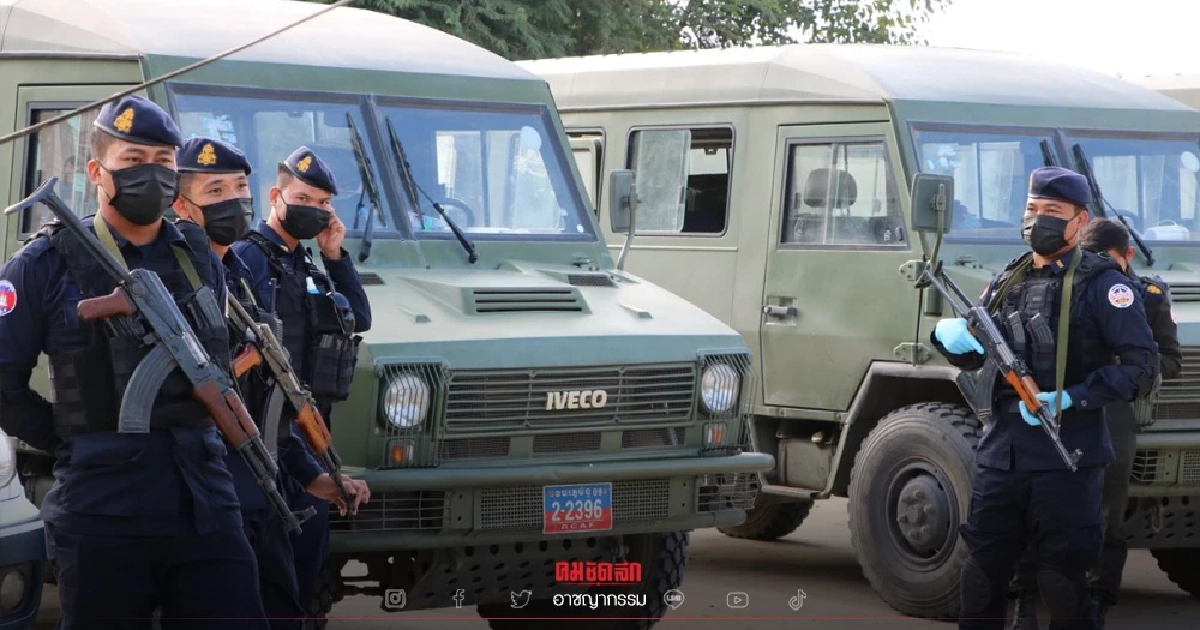 ตำรวจกัมพูชา หิ้ว 39 ผู้ต้องหา "แก๊งคอลเซ็นเตอร์" ข้ามแดนดำเนินคดีฝั่งไทย