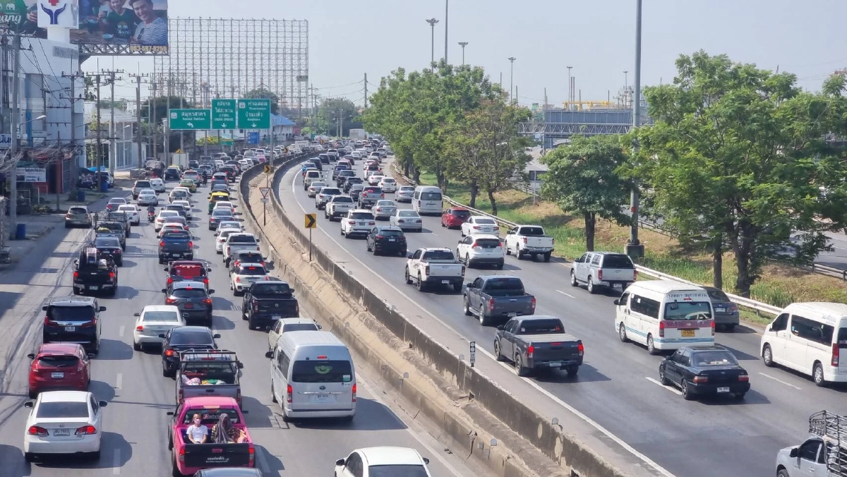 ถนนพระราม 2 ช่วง จ. สมุทรสาคร "จราจร" เคลื่อนตัวได้ คาดบางส่วนเดินทางล่วงหน้า