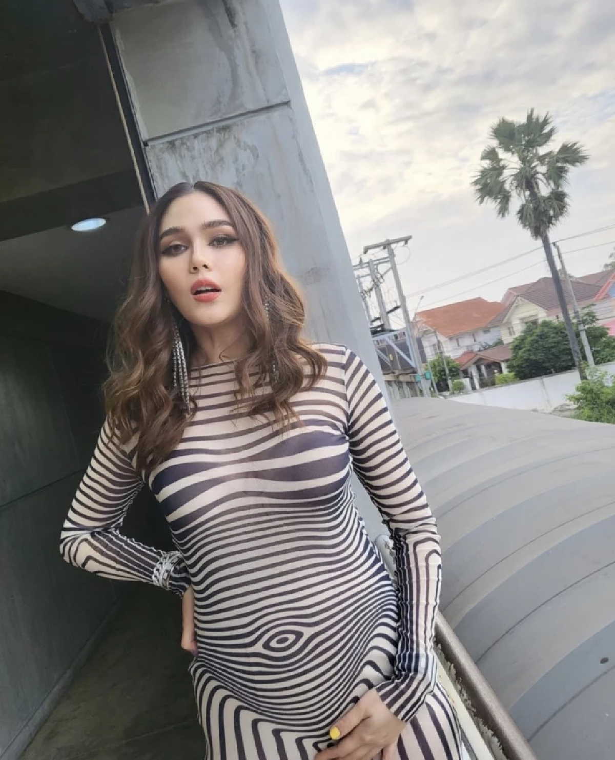 เปิดราคาชุดที่ \"ชมพู่ อารยา\" ใส่ร้องเพลง ราคาสูงหลักแสนไม่ธรรมดา