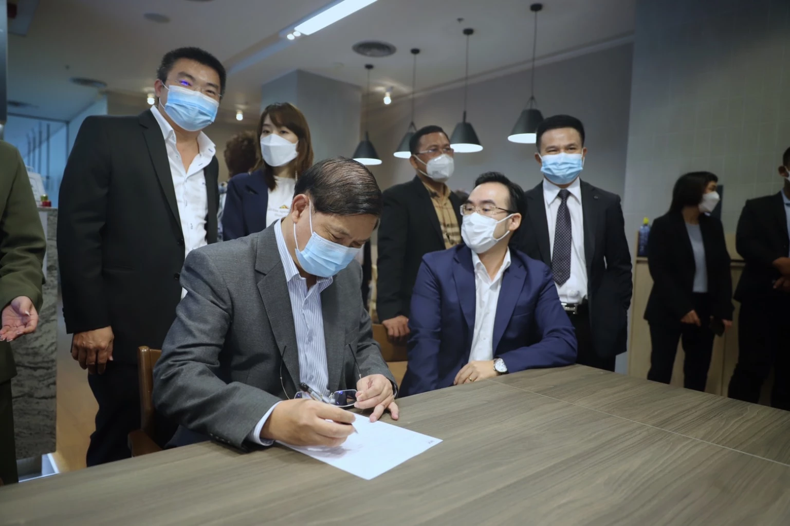 "จาตุรนต์" นำทีมคัมแบ็ค "เพื่อไทย" ผนึกกำลังดันพรรคฯ เป็นรัฐบาล