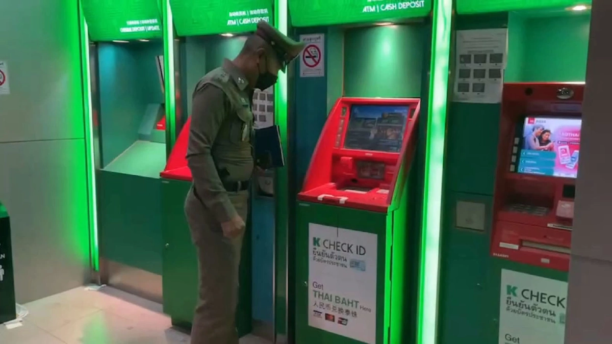 หนุ่มบุรีรัมย์ เมาปลิ้น คว้าหิน "ทุบกระจกธนาคาร" พลาดท่า กระจกบาดเลือดสาด