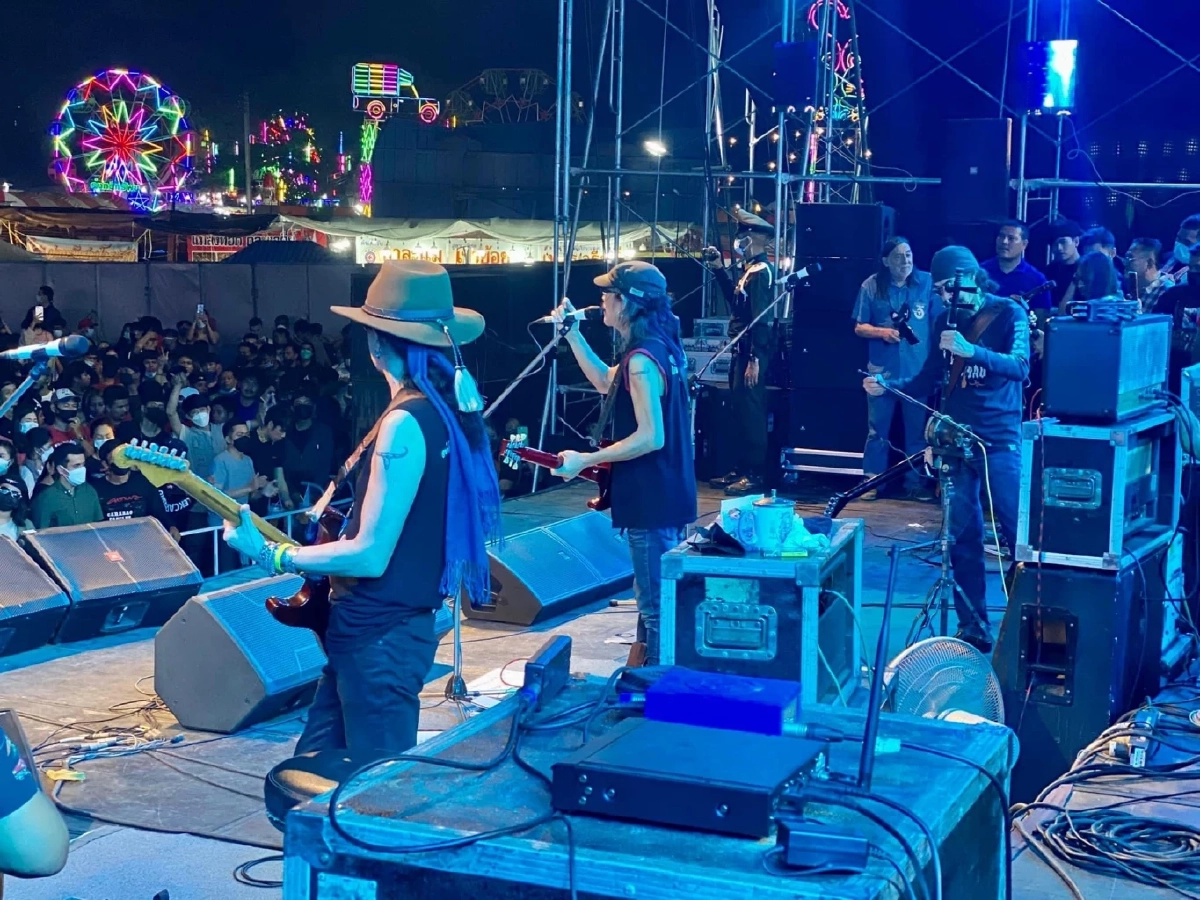 "คาราบาว" ลั่นกลางเวทีคอนเสิร์ตห้ามตีกัน เผยยังอยากร้องเพลงให้จบ