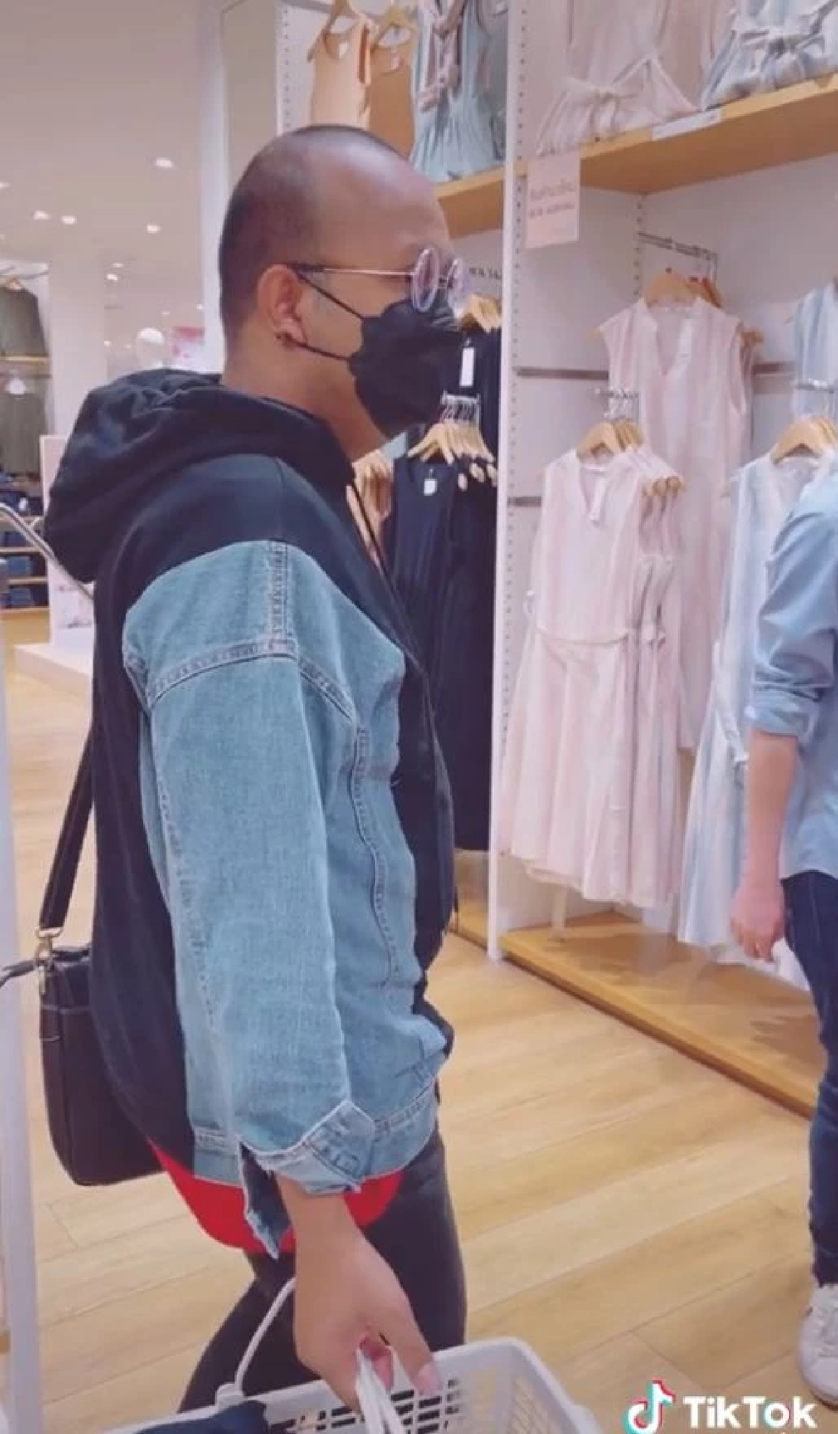 (คลิป) "ทิดไพรวัลย์" เดบิวต์ เป็นดาว Tiktok โพสต์เดียวทะลุ 1 ล้านผู้ชม จึ้งมาก