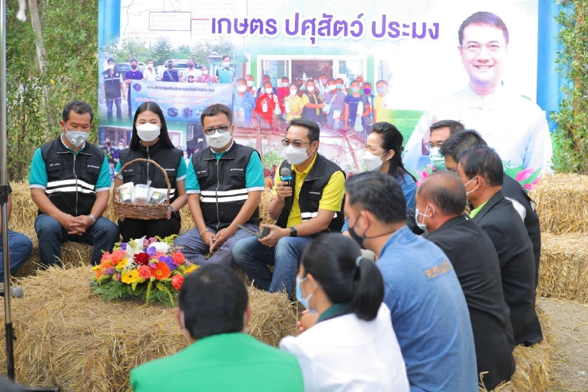 นราพัฒน์รับข้อเสนอ "ยังสมาร์ทฟาร์มเมอร์"  รับปากขับเคลื่อนอย่างเป็นระบบ