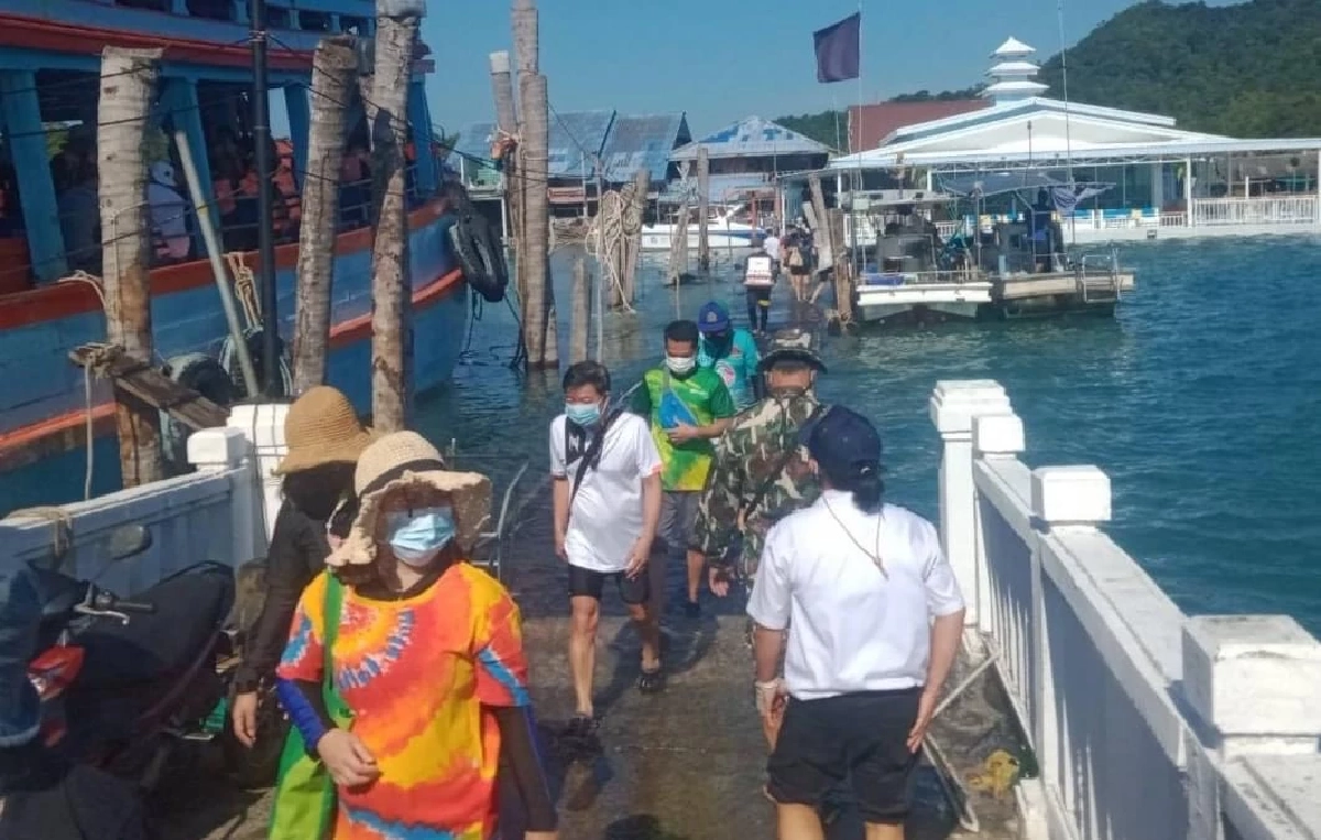 "น้ำทะเลหนุนสูง" ท่วมสะพานท่าเทียบเรือ เร่งปรับปรุงเพื่อท่องเที่ยวสะดวก