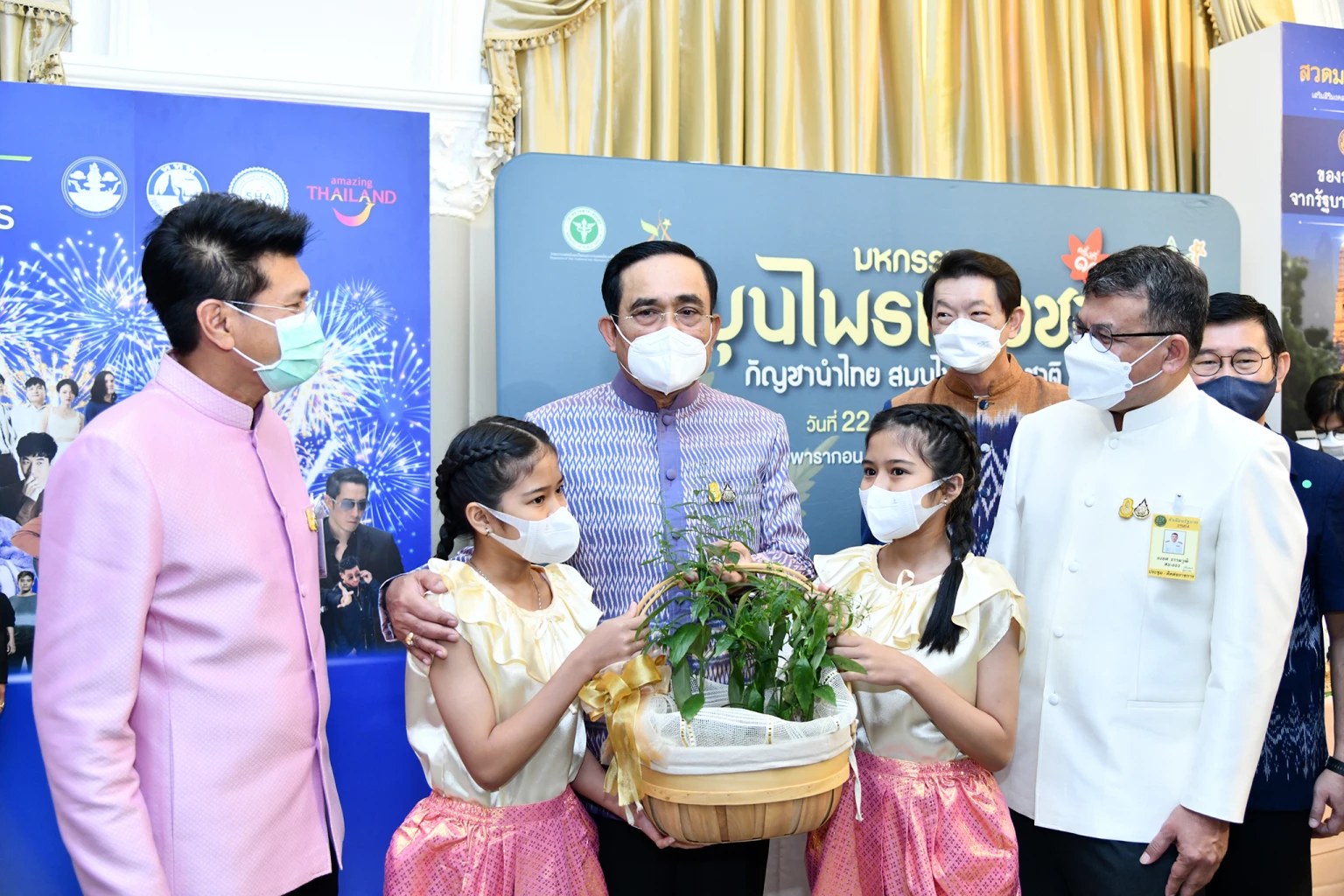 นายกฯ อวยพรคนไทยเนื่องในเทศกาลปีใหม่ ขอให้มีความสุข บ้านเมืองสงบ