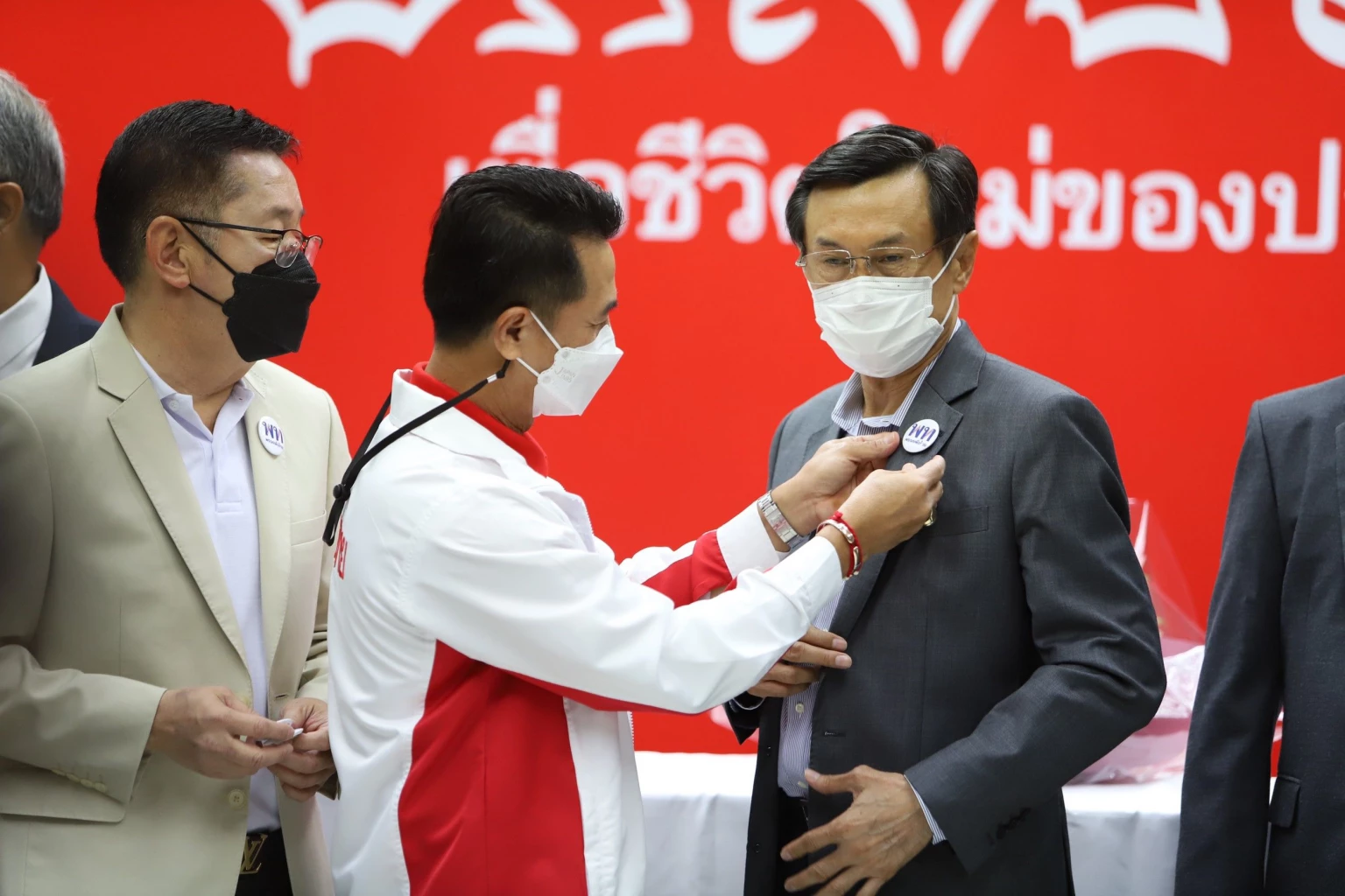 "จาตุรนต์" ซบเพื่อไทย ลั่นทำงานให้บรรลุเป้าหมายและเสริมความแกร่งพรรค