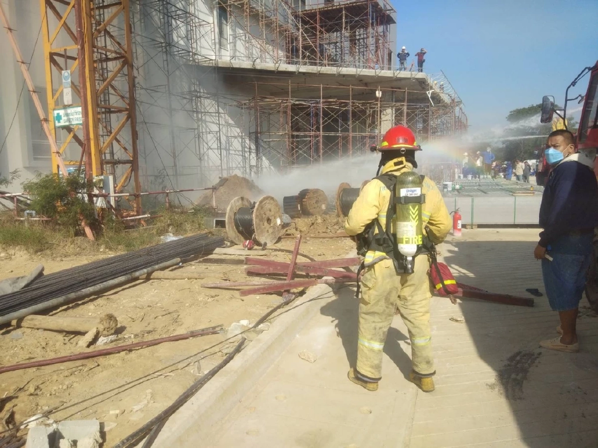 คืบหน้า "กลุ่มควัน" บริเวณสถานที่ก่อสร้างโรงพยาบาล ไฟไหม้โฟมดับแล้ว