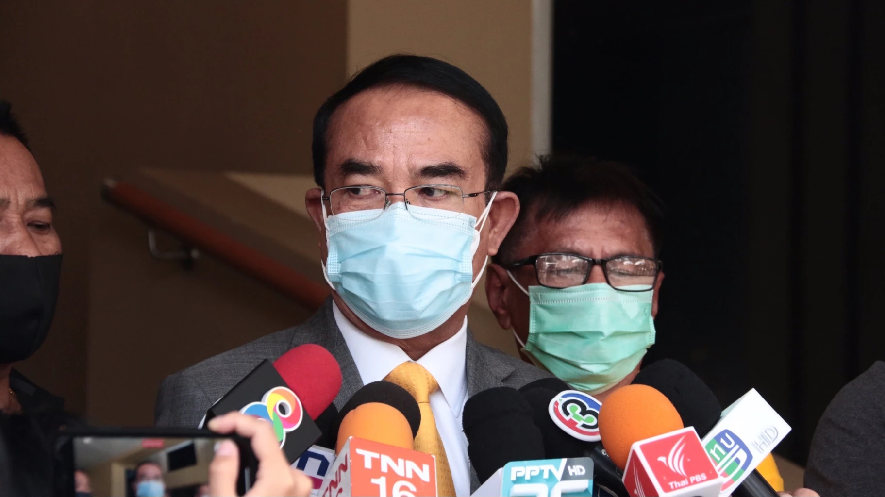 "นิโรธ" เหน็บ "สภาล่ม" เหตุหัวหน้าพรรคเพื่อไทยเป็นร่างทรงคนไกลหรือเปล่า