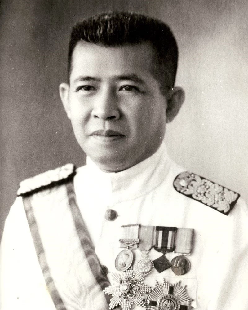 ปรีดี พนมยงค์ อดีตนายกรัฐมนตรีหลบหนีจากการรัฐประหารไปต่างประเทศ