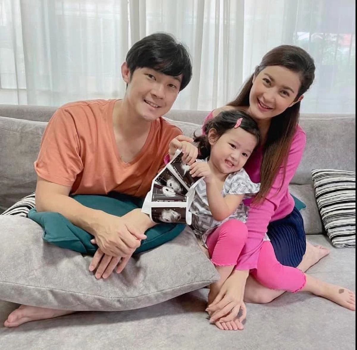 คลอดแล้วจ้า "อ้อม ประถมาภรณ์" ลูกชายคนที่ 2 ตั้งชื่อว่า "น้องภคิณ"