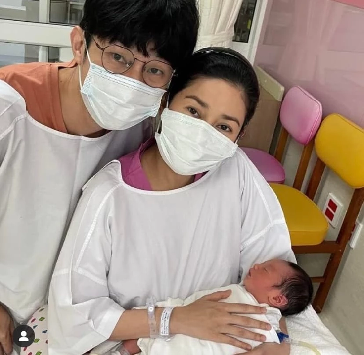 คลอดแล้วจ้า "อ้อม ประถมาภรณ์" ลูกชายคนที่ 2 ตั้งชื่อว่า "น้องภคิณ"