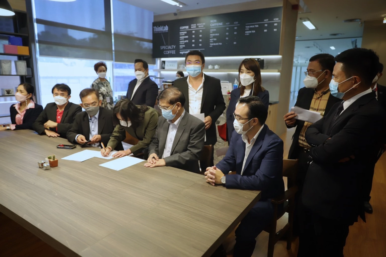 "จาตุรนต์" นำทีมคัมแบ็ค "เพื่อไทย" ผนึกกำลังดันพรรคฯ เป็นรัฐบาล