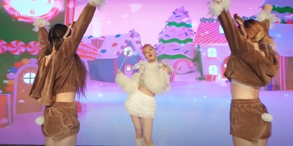 ปังมาก "ลิซ่า Blackpink" ปล่อยเพลง MONEY เวอร์ชั่นคริสต์มาส ยอดวิวทะลุล้าน