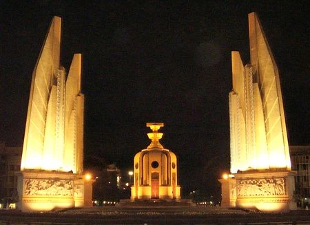 ยิ่งลักษณ์ ชี้วันรัฐธรรมนูญ แต่คนไทยพูดได้ไม่เต็มปากเพราะสืบทอดมาจาก คสช.