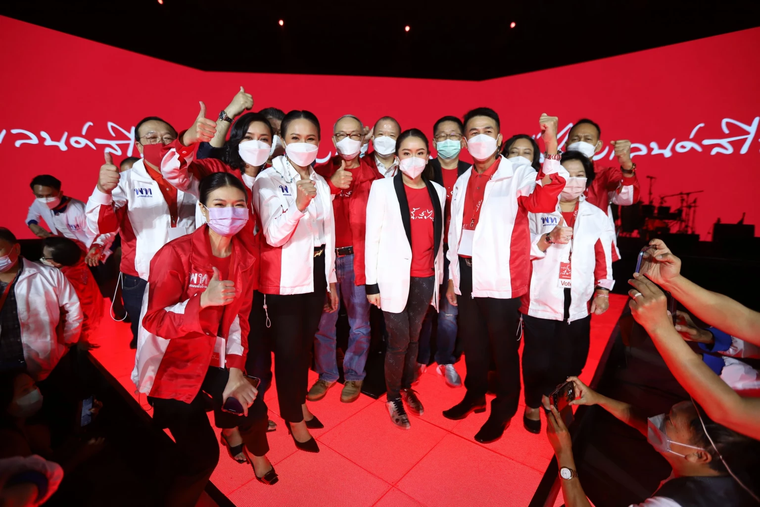 10 เหตุการณ์เด่นทางการเมืองรอบปี 2564  ปีแห่งการกัดเซาะรธน.หวังล้มนายกฯ