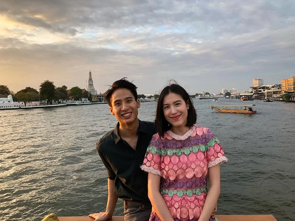 "ภูมิ สารสิน" ทายาทโค้กไทย ควงแฟนสาว แพร อลีนา เข้าประตูวิวาห์
